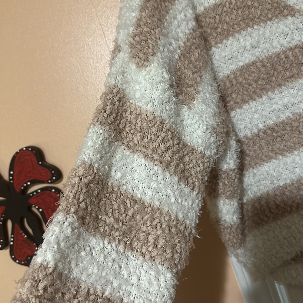 sweater - Picture 4 of 7